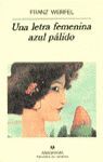 UNA LETRA FEMENINA AZUL PALIDO