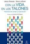 CON LA VIDA EN LOS TALONES