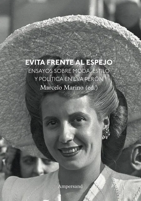 Evita Frente Al Espejo
