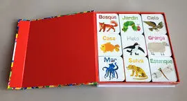 Una Caja con Muchos Libros y un Puzzle