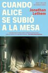 CUANDO ALICE SE SUBIO A LA MESA