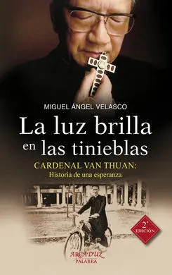 La Luz Brilla en las Tinieblas