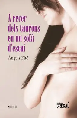 A Recer Dels Taurons en un Sofà D'escai