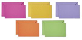 CAJA 100 TARJETAS Y SOBRES COLORES SURTIDOS TAMAÑO