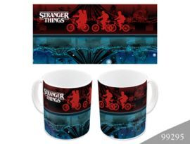 TAZA CERAMICA 325 ML STRANGER THINGS CIRCUS ROD