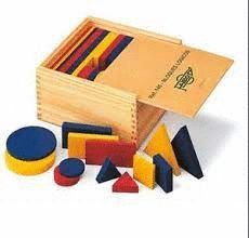 BLOQUES LOGICOS DE MADERA EN CAJA DE MADERA REF:14