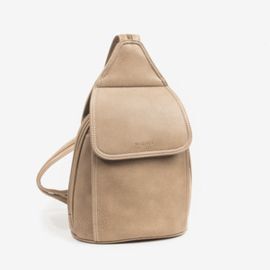 MOCHILA DE TIRAS CON CREMALLERA Y SOLAPA CAMEL