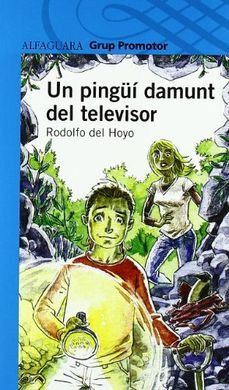 UN PINGUÏ DAMUNT DEL TELEVISOR