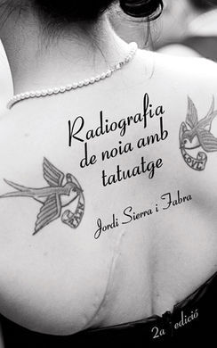 RADIOGRAFIA DE NOIA AMB TATUATGE